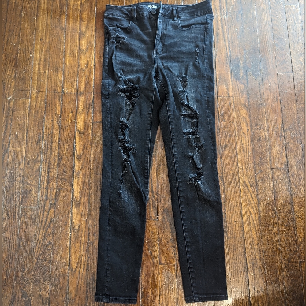 Black distressed skinny jeans